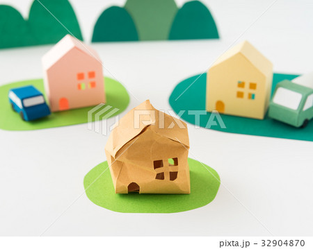 空き家問題 不良物件 所有者不明土地 老朽化 不動産 相続 登記 空き家問題 不良物件 所有者不明土地 老朽化 不動産 相続 登記 32904870