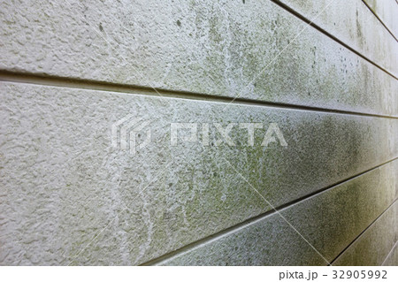 汚れた外壁 32905992