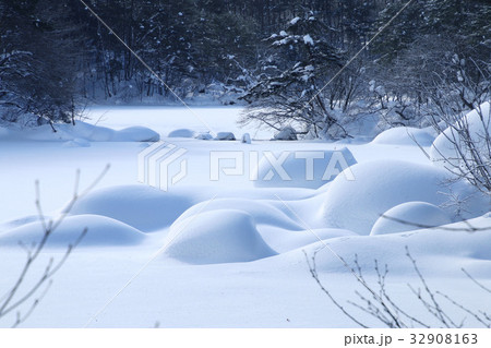 冬の五色沼(裏磐梯) 冬の五色沼(裏磐梯) 32908163