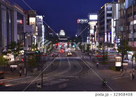 【兵庫県】姫路市街地・夜の街並み 32908408