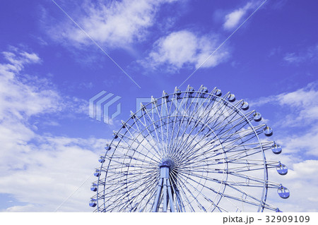 青空と青い観覧車 32909109