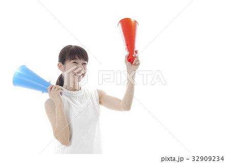 スポーツ観戦の女性イメージ 32909234