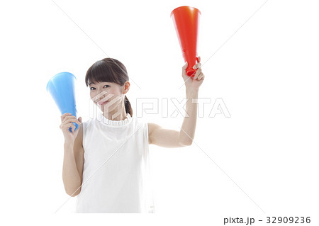 スポーツ観戦の女性イメージ 32909236