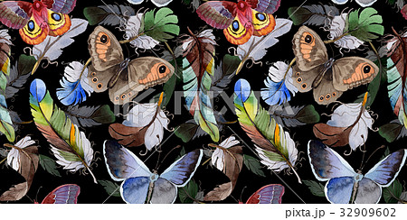 Watercolor bird feather pattern from wing. 32909602