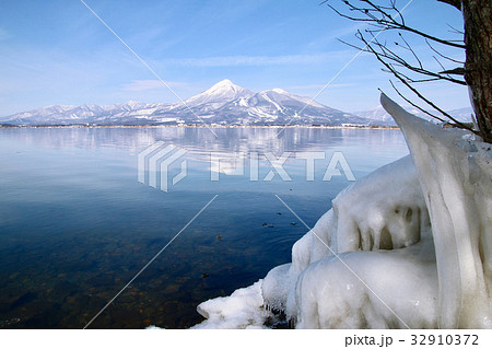 猪苗代湖としぶき氷(猪苗代町天神浜) 猪苗代湖としぶき氷(猪苗代町天神浜) 32910372