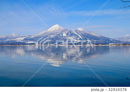 猪苗代湖としぶき氷（猪苗代町天神浜） 32910376