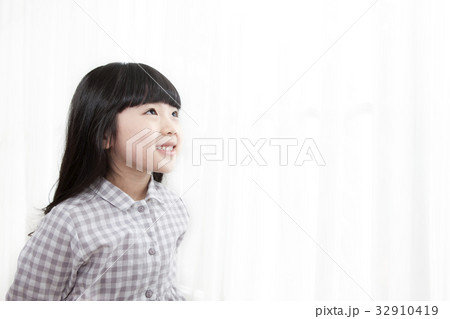 笑顔 微笑 微笑み 32910419