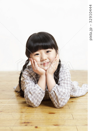 笑顔 微笑 微笑み 32910444