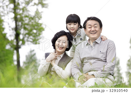 家族 ファミリー 笑顔 32910540