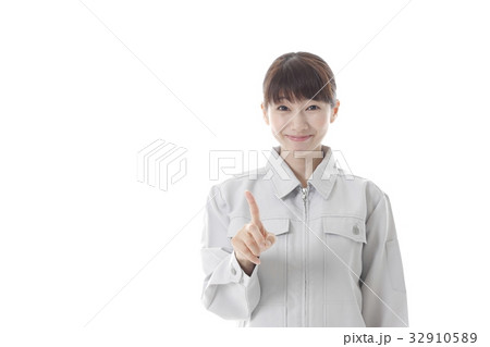指さしポーズの女性 指さしポーズの女性 32910589