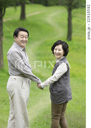 高齢者 老人 夫婦 32910592