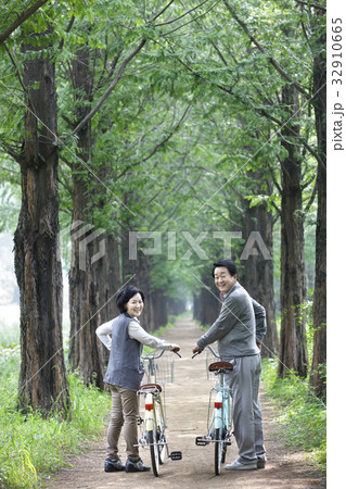 60代 夫婦 ワールドカップ公園 32910665