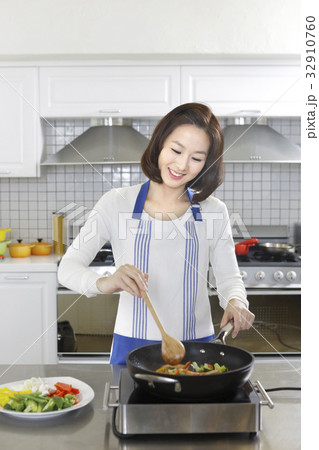 女性 女 女の子 32910760