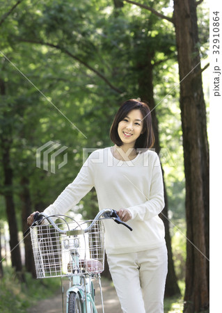公園 笑顔 微笑 32910864