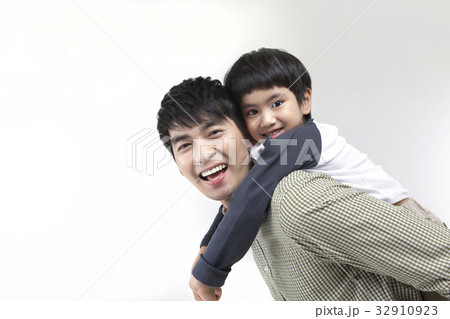 家族 ファミリー 笑顔 32910923