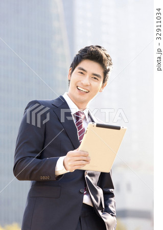 都市 都会 ビジネスマン 32911034