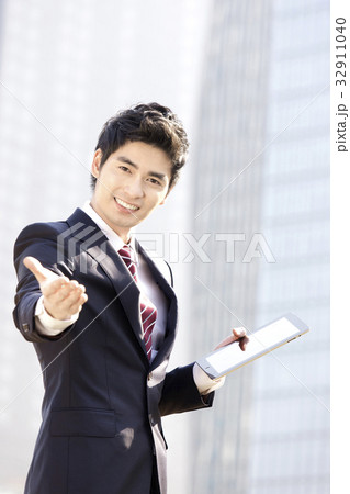 20代 笑顔 微笑 32911040