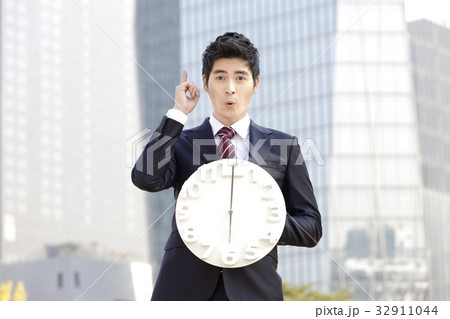 20代 ビジネスマン 時計 32911044