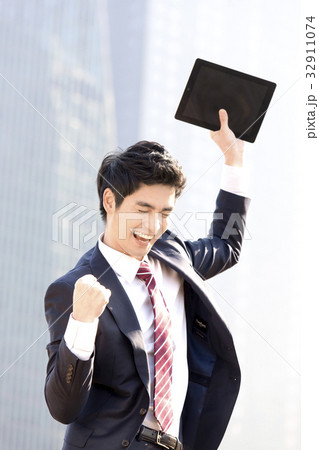 20代 ビジネスマン 成功 32911074