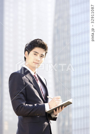 ダイアリー ビジネスマン 若い男 32911087