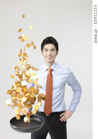 ヌキ 切り抜き コイン 32911155