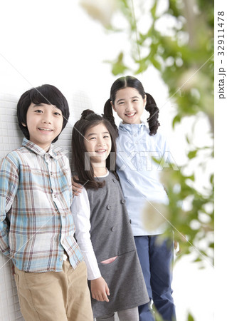 よりかかる 子供同士 子供のみ 32911478