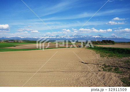 上富良野　十勝岳連峰 32911509