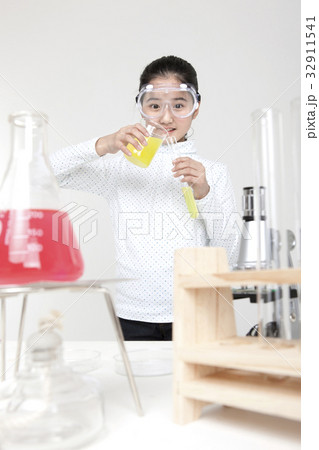 科学 ビーカー 実験器具 32911541