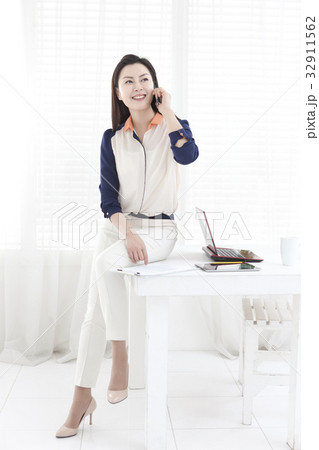 ノートパソコン ノートブック スマートフォン 32911562