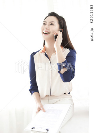 スマートフォン スマホ 大人 32911563