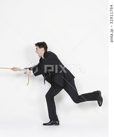 引き 引っ張る ロープ 32911764