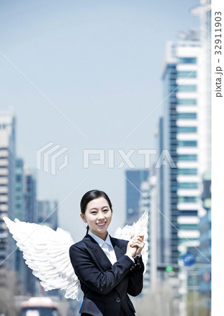20代 ビジネスウーマン 若い女性 32911903