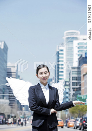 江南区 建築 ビジネスウーマン 32911905