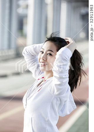 笑顔 微笑 微笑み 32911963