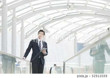 笑顔 微笑 微笑み 32912039