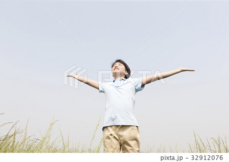 男 男性 男の子 32912076