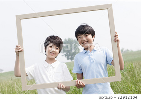 にぎる 笑顔 微笑 32912104