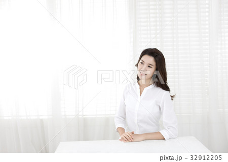 笑顔 微笑 微笑み 32912205