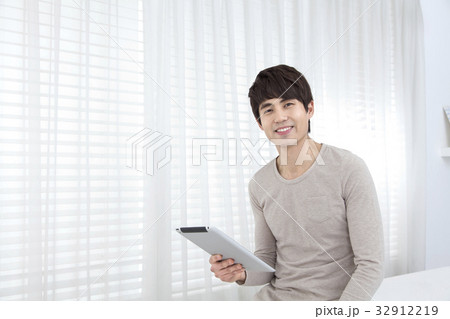 笑顔 微笑 微笑み 32912219