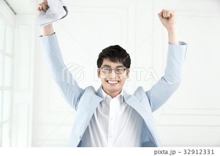 笑顔 微笑 微笑み 32912331