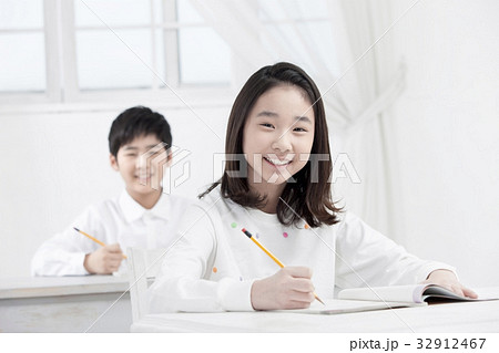 勉強 少女 少年 32912467