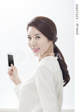 笑顔 微笑 微笑み 32912605