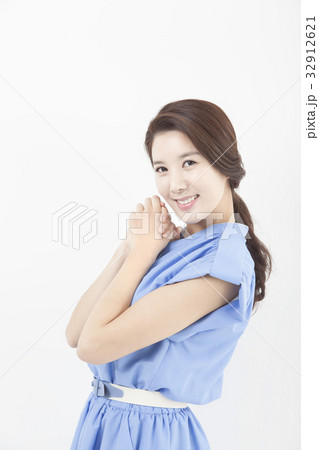 笑顔 微笑 微笑み 32912621