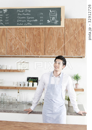 笑顔 微笑 微笑み 32912726