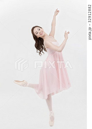 笑顔 微笑 微笑み 32912882