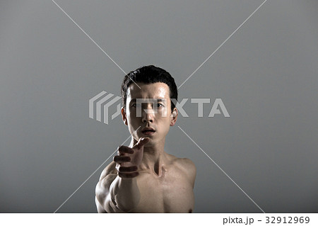 バレエ バレリーナ 手 32912969