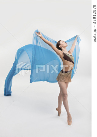 20代 バレエ バレリーナ 32912979