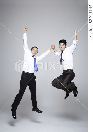 ビジネスマン 激写 若い男性だけ 32913146
