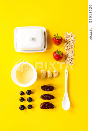 Tasty healthy natural ingredients for breakfast 32913526