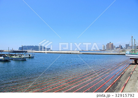 シラスで有名な腰越港 鎌倉 シラスで有名な腰越港 鎌倉 32915792